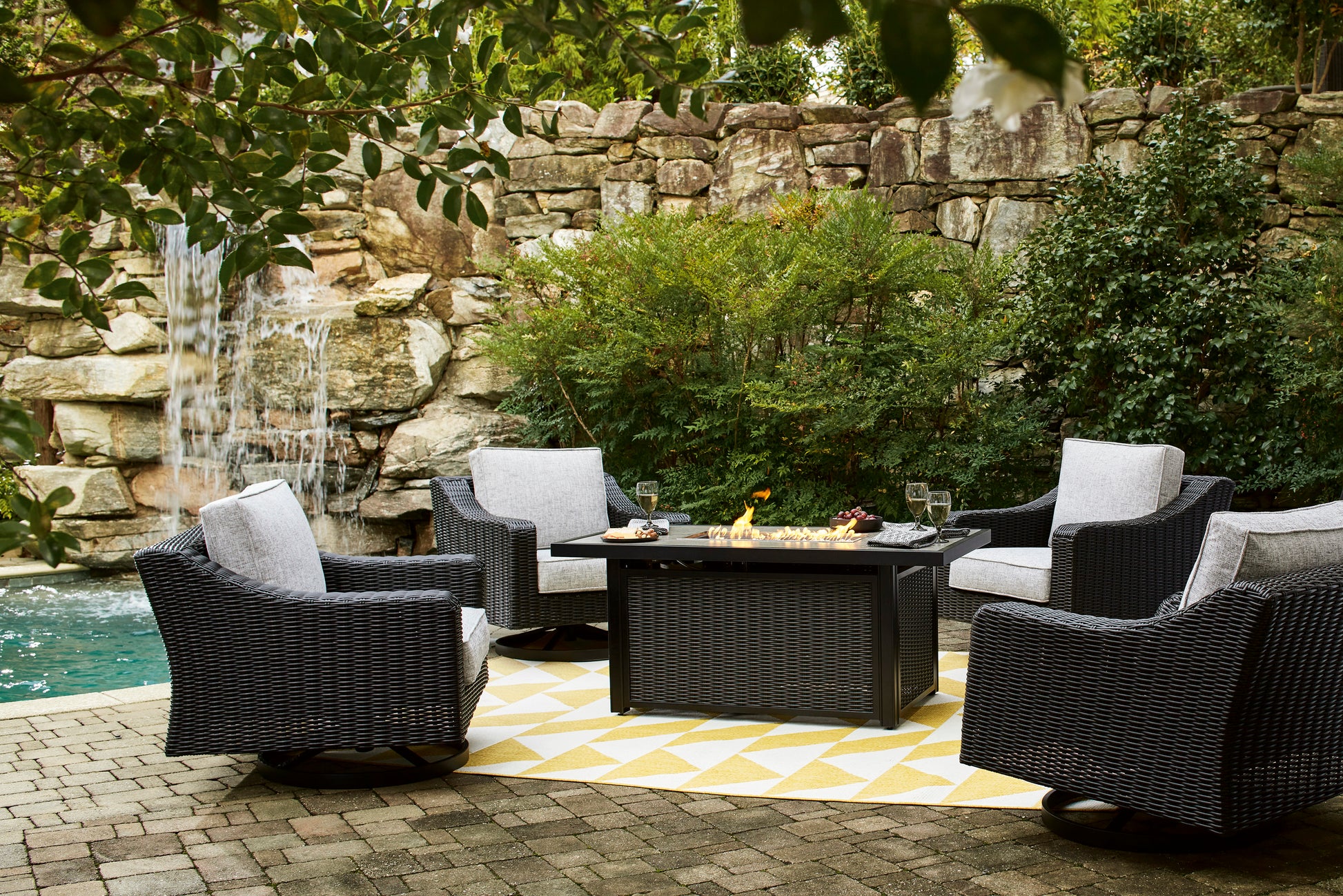 Beachcroft Dining Collection