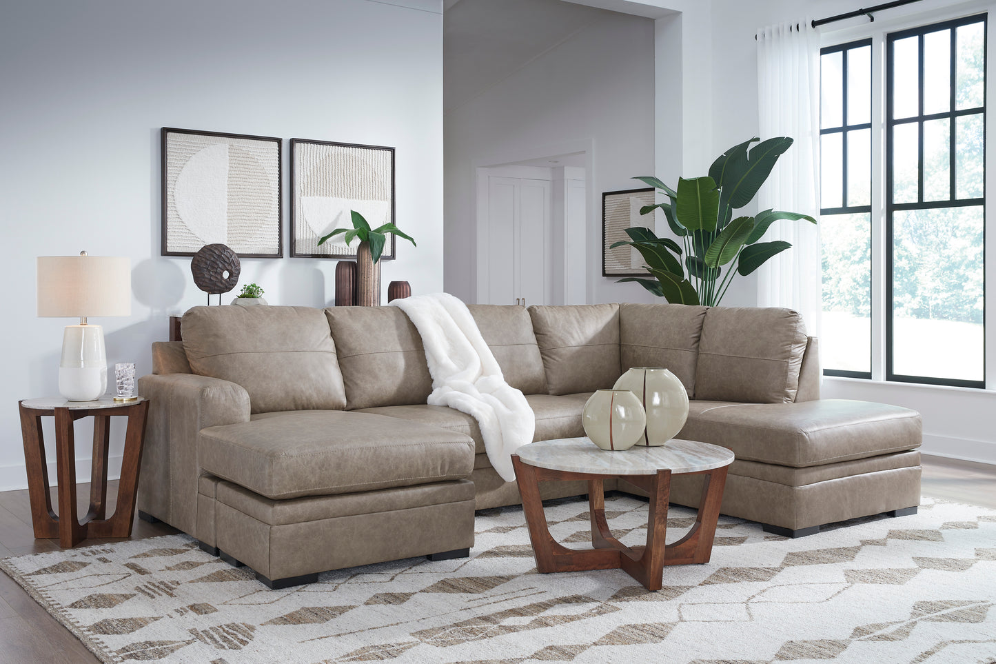 Amuleto sectional
