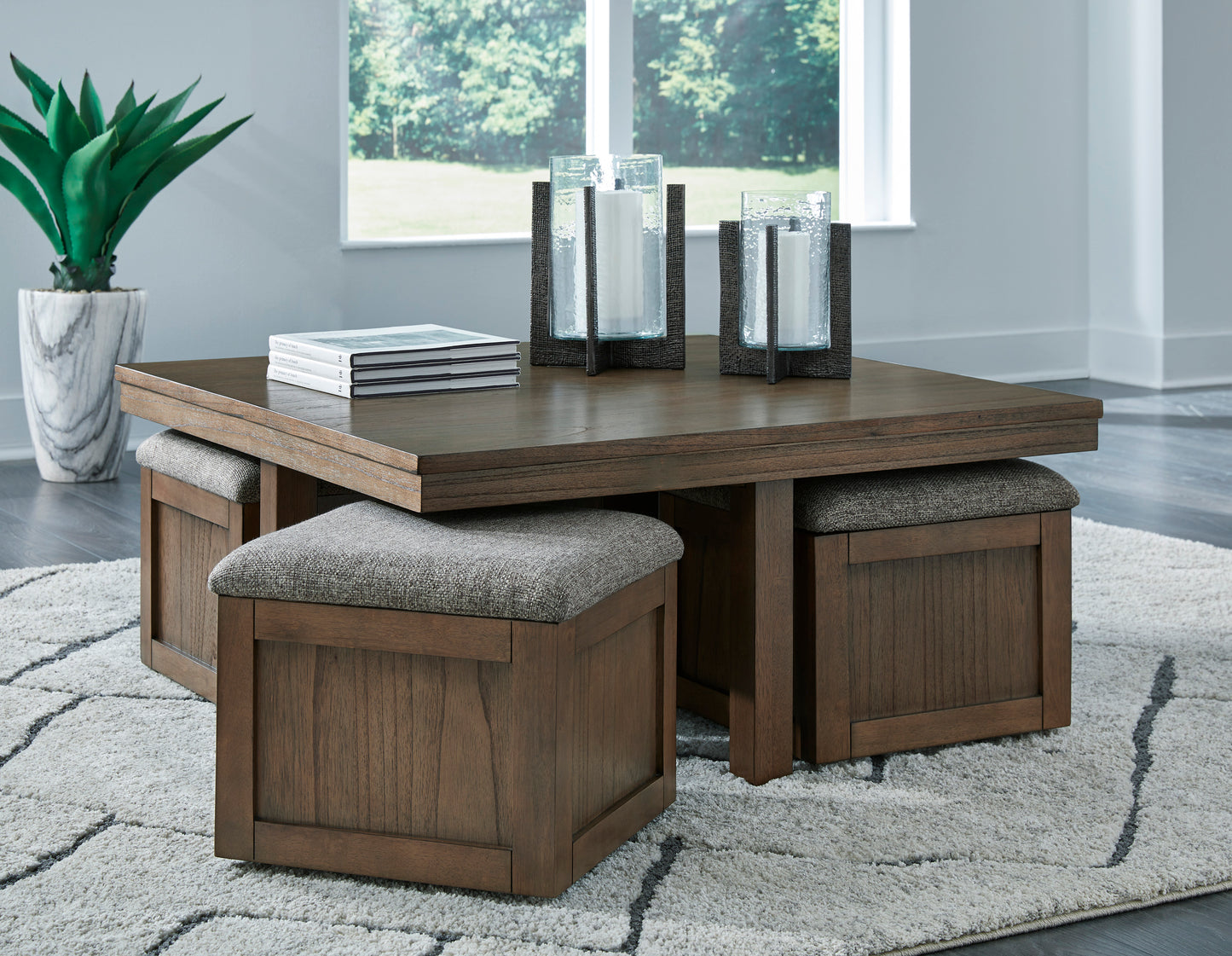 Boardernest coffee table with 4 stools